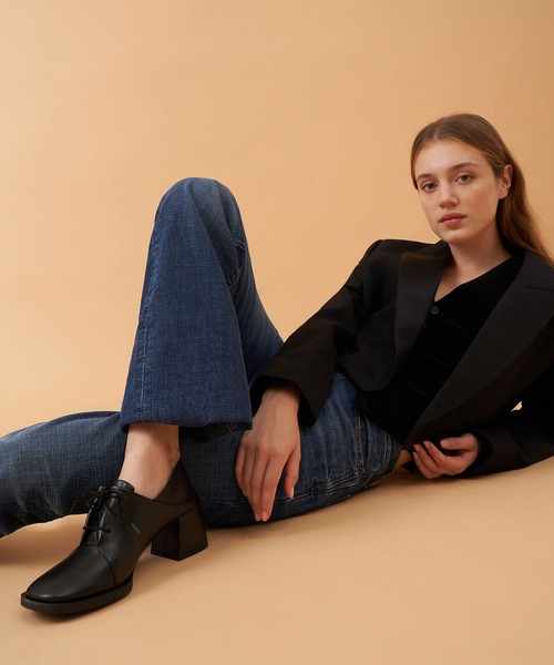 CHARLES & KEITH(チャールズ & キース)の「ステップバック オックスフォードパンプス / Step-Back Oxford Pumps(ドレスシューズ・レディース・ブラック/オフホワイト/マルチ・22.5cm/23cm/23.5cm/24.5cm/25cm/25.5cm/22cm)」の8枚目の写真
