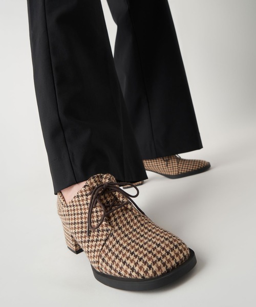 CHARLES & KEITH(チャールズ & キース)の「ステップバック オックスフォードパンプス / Step-Back Oxford Pumps(ドレスシューズ・レディース・ブラック/オフホワイト/マルチ・22.5cm/23cm/23.5cm/24.5cm/25cm/25.5cm/22cm)」の10枚目の写真