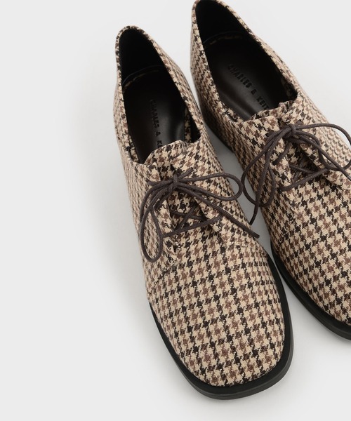 CHARLES & KEITH(チャールズ & キース)の「ステップバック オックスフォードパンプス / Step-Back Oxford Pumps(ドレスシューズ・レディース・ブラック/オフホワイト/マルチ・22.5cm/23cm/23.5cm/24.5cm/25cm/25.5cm/22cm)」の16枚目の写真