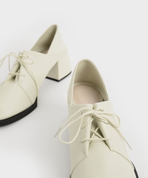 CHARLES & KEITH(チャールズ & キース)の「ステップバック オックスフォードパンプス / Step-Back Oxford Pumps(ドレスシューズ・レディース・ブラック/オフホワイト/マルチ・22.5cm/23cm/23.5cm/24.5cm/25cm/25.5cm/22cm)」の5枚目の写真