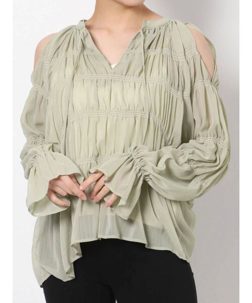 MERCURYDUO(マーキュリーデュオ)の「キャミ付配色シャーリングギャザーブラウス(シャツ/ブラウス・レディース・オフホワイト/ライム/ラベンダー・FREE)」の2枚目の写真