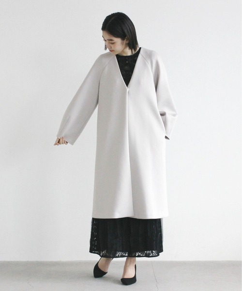 kaene（カエン）の「バックパールコート（ノーカラーコート・レディース・ブラック/ブルー/グレイッシュベージュ・FREE）」の7枚目の写真