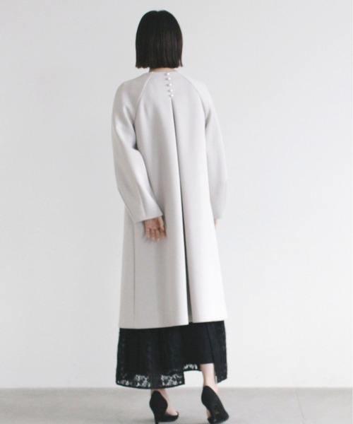 kaene（カエン）の「バックパールコート（ノーカラーコート・レディース・ブラック/ブルー/グレイッシュベージュ・FREE）」の10枚目の写真