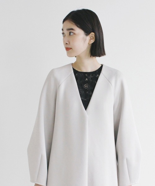 kaene（カエン）の「バックパールコート（ノーカラーコート・レディース・ブラック/ブルー/グレイッシュベージュ・FREE）」の19枚目の写真