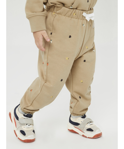 GAP（ギャップ）の「GAPファッションロゴ ジョガーパンツ (幼児)（スウェットパンツ・キッズ・ベージュ/マルチ・18-24M/2 YRS/3 YRS/5 YRS/12-18M/4 YRS）」の2枚目の写真