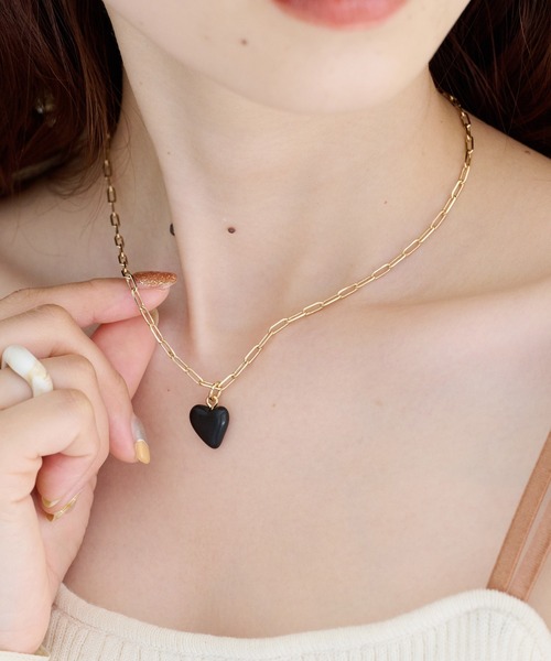 GOLDY(ゴールディ)の「【GOLDY】ストーンハートネックレス(ネックレス・レディース・ホワイト/ブラック/グリーン・FREE)」の2枚目の写真
