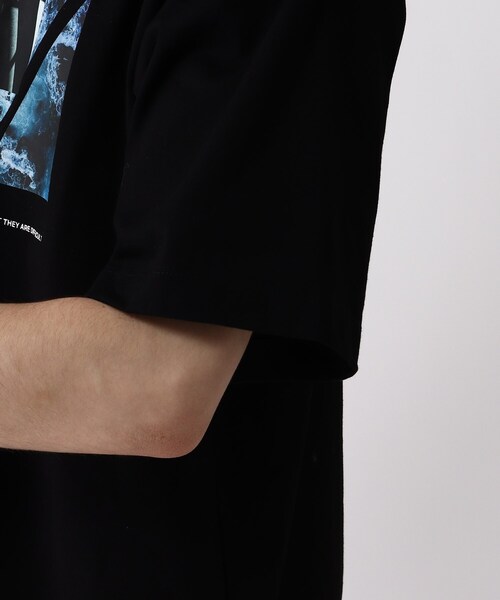 tk.TAKEO KIKUCHI（ティーケータケオキクチ）の「◆CONTRASTコラージュTシャツ（ユニセックスアイテム）（Tシャツ/カットソー・メンズ・ブラック/オフホワイト/ブラウン系・01/02/03）」の12枚目の写真