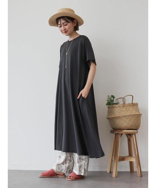 AMERICAN HOLIC（アメリカンホリック）の「サラッとミモレAラインカットワンピース（ワンピース・レディース・グレイッシュベージュ/ブラック/ライトグリーン/グリーン/ブラウン/チャコールグレー・M/L）」の16枚目の写真