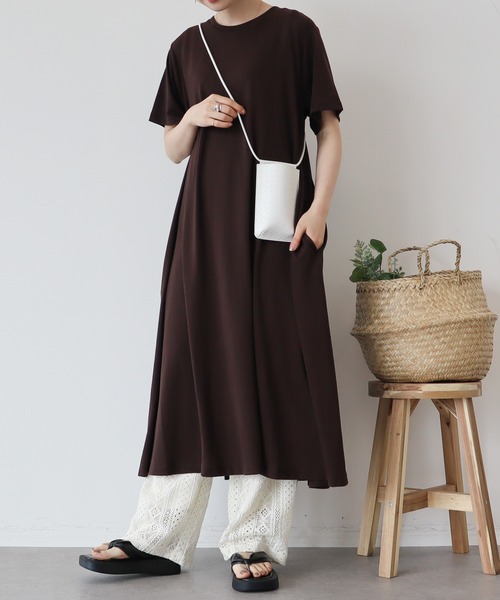 AMERICAN HOLIC（アメリカンホリック）の「サラッとミモレAラインカットワンピース（ワンピース・レディース・グレイッシュベージュ/ブラック/ライトグリーン/グリーン/ブラウン/チャコールグレー・M/L）」の3枚目の写真