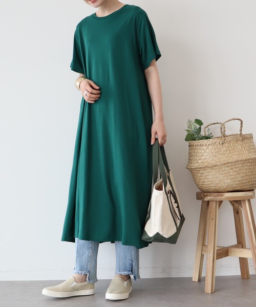 AMERICAN HOLIC（アメリカンホリック）の「サラッとミモレAラインカットワンピース（ワンピース・レディース・グレイッシュベージュ/ブラック/ライトグリーン/グリーン/ブラウン/チャコールグレー・M/L）」の5枚目の写真