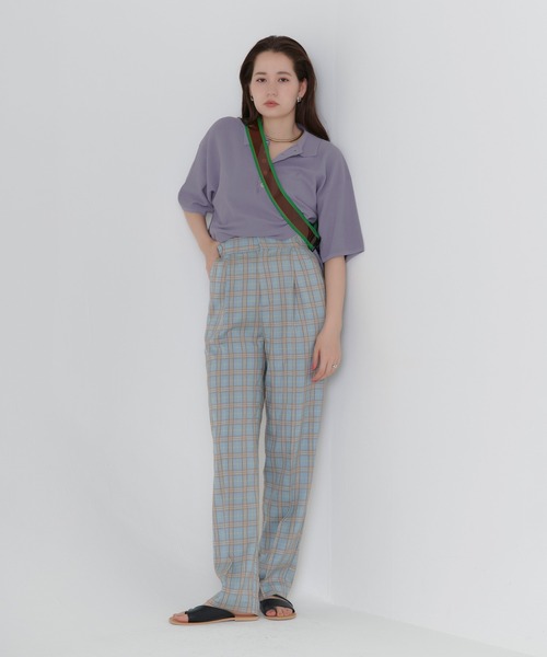 TINA：JOJUN（ティーナジョジュン）の「エンブレム刺繍 ユニセックスポロニット TINA：JOJUN（ニット/セーター・レディース・ブラック/オフホワイト/パープル・M）」の3枚目の写真