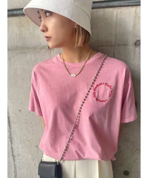 EMODA(エモダ)の「ポイントロゴTシャツ(Tシャツ/カットソー・レディース・ピンク/ブラック/ホワイト・FREE)」の4枚目の写真