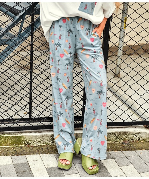 anap mimpi（アナップミンピ）の「MIMPIロゴ入り総柄ストレートパンツ【セットアップ着用可】（その他パンツ・レディース・ベージュ/パープル/ブルー・FREE）」の2枚目の写真