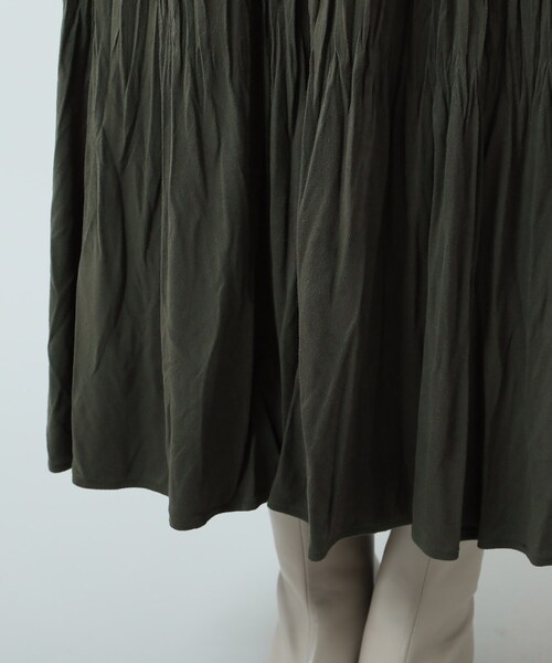 UNTITLED（アンタイトル）の「◆【人気スカート！】スエード調 ランダムプリーツスカート＜洗える／ウエストゴム＞（スカート・レディース・ダークグリーン/グリーン/グレー系その他/ブラウン系/ナチュラル・44/46/48/50/42/00/01/02/03/04）」の11枚目の写真