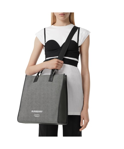 BURBERRY(バーバリー)の「ホースフェリープリント コットンキャンバス トート(トートバッグ・メンズ・ブラック×グレー・ONE SIZE)」の8枚目の写真
