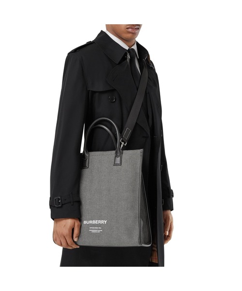 BURBERRY(バーバリー)の「ホースフェリープリント コットンキャンバス トート(トートバッグ・メンズ・ブラック×グレー・ONE SIZE)」の2枚目の写真