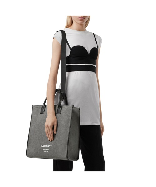 BURBERRY(バーバリー)の「ホースフェリープリント コットンキャンバス トート(トートバッグ・メンズ・ブラック×グレー・ONE SIZE)」の11枚目の写真