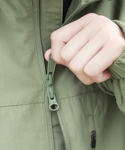 HUF（ハフ）の「HUF / ハフ ESSENTIALS ZIP STANDARD SHELL マウンテンパーカー（マウンテンパーカー・メンズ・ブラック/オリーブ・MEDIUM/LARGE/X-LARGE/XX-LARGE）」の12枚目の写真