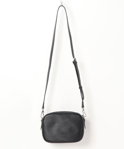 Vivienne Westwood(ヴィヴィアンウエストウッド)の「43030036-S000E-LACAMERA BAG(ボディバッグ/ウエストポーチ・レディース・レッド/ブラック・FREE)」の3枚目の写真