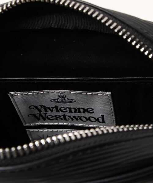 Vivienne Westwood(ヴィヴィアンウエストウッド)の「43030036-S000E-LACAMERA BAG(ボディバッグ/ウエストポーチ・レディース・レッド/ブラック・FREE)」の5枚目の写真