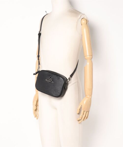 Vivienne Westwood(ヴィヴィアンウエストウッド)の「43030036-S000E-LACAMERA BAG(ボディバッグ/ウエストポーチ・レディース・レッド/ブラック・FREE)」の4枚目の写真