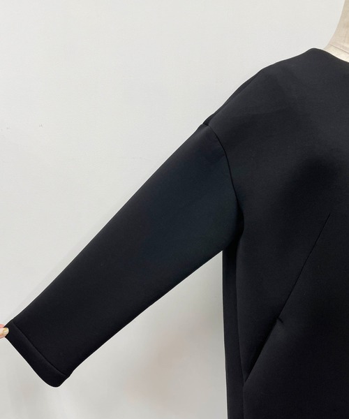 PICCIN PERLA（ピッチンペルラ）の「パール付きダンボールニットコート（ノーカラーコート・レディース・ベージュ/ブラック・M）」の22枚目の写真