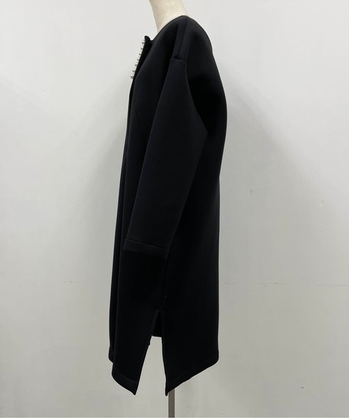 PICCIN PERLA（ピッチンペルラ）の「パール付きダンボールニットコート（ノーカラーコート・レディース・ベージュ/ブラック・M）」の16枚目の写真