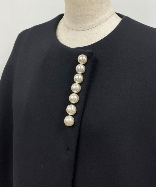 PICCIN PERLA（ピッチンペルラ）の「パール付きダンボールニットコート（ノーカラーコート・レディース・ベージュ/ブラック・M）」の7枚目の写真