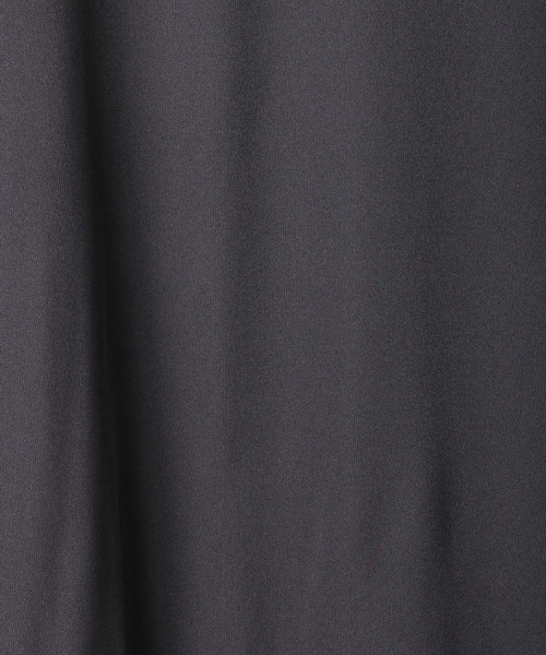 yuw（ユウ）の「フィンガーホールＴシャツロングスリーブ　170757（Tシャツ/カットソー・レディース・チャコールグレー/ブラック/ホワイト/ブルー/イエロー・FREE）」の9枚目の写真