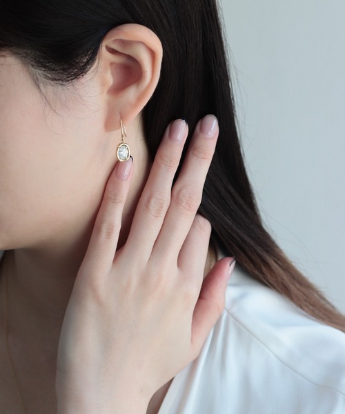 NOIR DE POUPEE（ノワールドプーペ）の「silver925 ビジュー オーバル フックピアス（ニッケルフリー）（ピアス（両耳用）・レディース・クリア・FREE）」の5枚目の写真