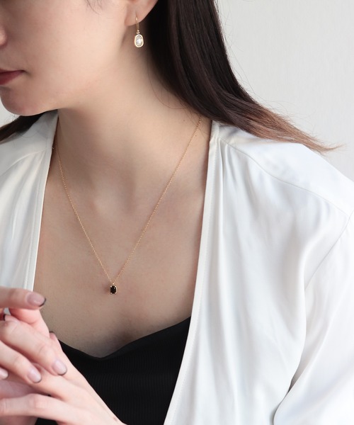 NOIR DE POUPEE（ノワールドプーペ）の「silver925 ビジュー オーバル フックピアス（ニッケルフリー）（ピアス（両耳用）・レディース・クリア・FREE）」の6枚目の写真