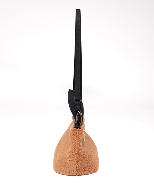 MEI（メイ）の「MEIコラボ シェア ボア ミニトート（トートバッグ・レディース・モカ/オフホワイト/ブラック・F）」の4枚目の写真