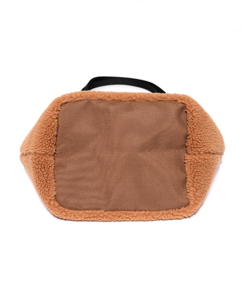 MEI（メイ）の「MEIコラボ シェア ボア ミニトート（トートバッグ・レディース・モカ/オフホワイト/ブラック・F）」の7枚目の写真