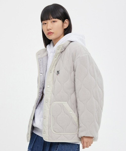 ROMANTIC CROWN(ロマンティッククラウン)の「A'GEM/9 × .kom『ROMANTIC CROWN/ロマンティッククラウン』FLIGHT QUILTING JACKET/キルティング JKT(ブルゾン・メンズ・ライトグレー・L)」の1枚目の写真