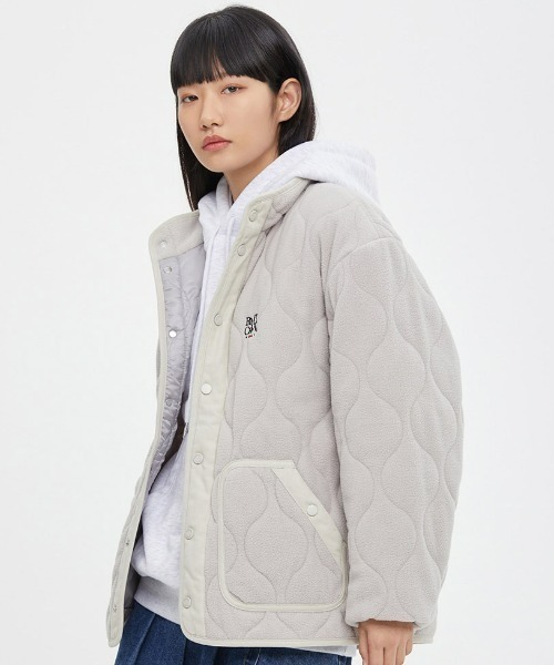 ROMANTIC CROWN(ロマンティッククラウン)の「A'GEM/9 × .kom『ROMANTIC CROWN/ロマンティッククラウン』FLIGHT QUILTING JACKET/キルティング JKT(ブルゾン・メンズ・ライトグレー・L)」の9枚目の写真