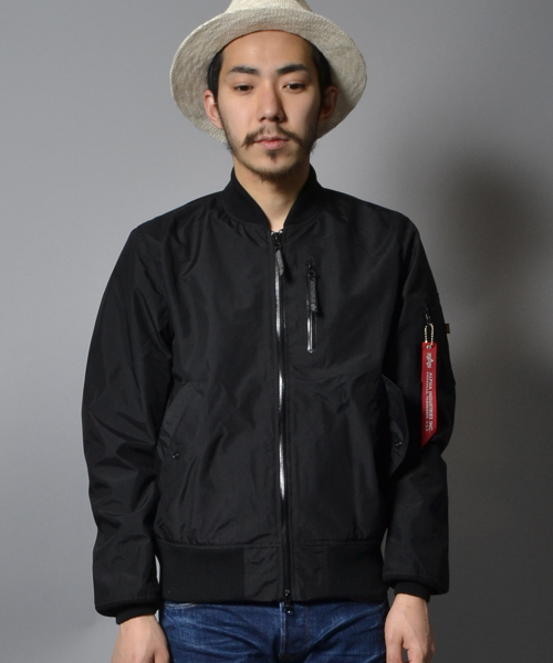 ※ALPHA（アルファ）の「ALPHA × AMERICAN RAG CIE 別注ナイロンMA-1（ミリタリージャケット・メンズ・ベージュ/ブラック・LARGE/SMALL/MEDIUM）」の3枚目の写真