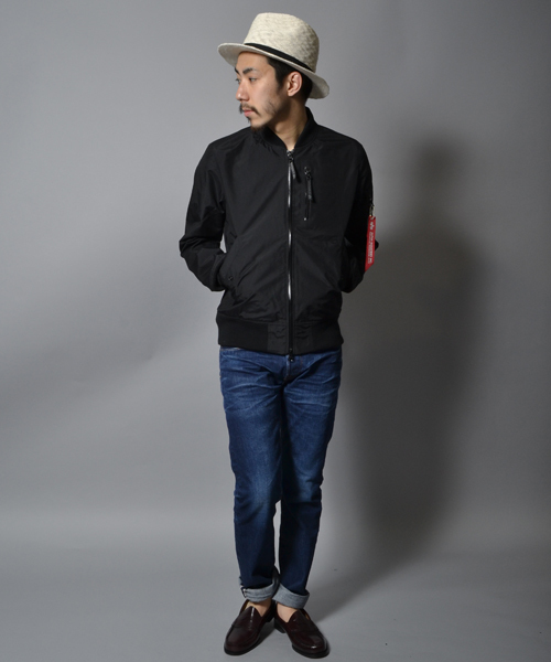 ※ALPHA（アルファ）の「ALPHA × AMERICAN RAG CIE 別注ナイロンMA-1（ミリタリージャケット・メンズ・ベージュ/ブラック・LARGE/SMALL/MEDIUM）」の14枚目の写真