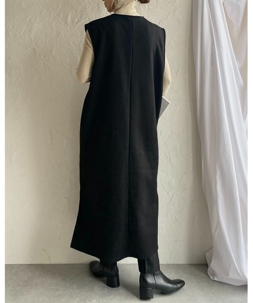 She's Closet(シーズクローゼット)の「裏起毛深Vネックパール付きジャンスカロングワンピース(ジャンパースカート・レディース・モカ/ブラック/チャコールグレー・FREE)」の11枚目の写真