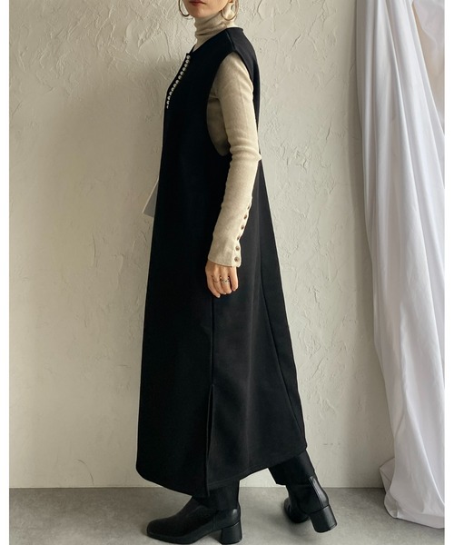 She's Closet(シーズクローゼット)の「裏起毛深Vネックパール付きジャンスカロングワンピース(ジャンパースカート・レディース・モカ/ブラック/チャコールグレー・FREE)」の12枚目の写真
