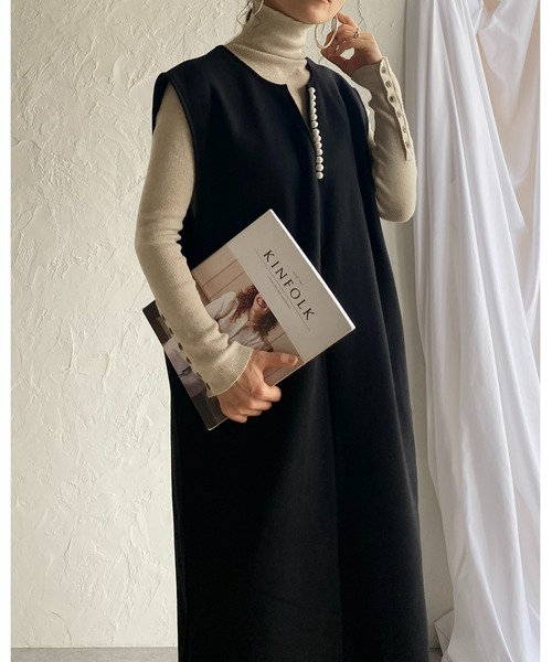 She's Closet(シーズクローゼット)の「裏起毛深Vネックパール付きジャンスカロングワンピース(ジャンパースカート・レディース・モカ/ブラック/チャコールグレー・FREE)」の13枚目の写真