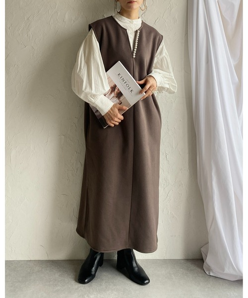 She's Closet(シーズクローゼット)の「裏起毛深Vネックパール付きジャンスカロングワンピース(ジャンパースカート・レディース・モカ/ブラック/チャコールグレー・FREE)」の17枚目の写真