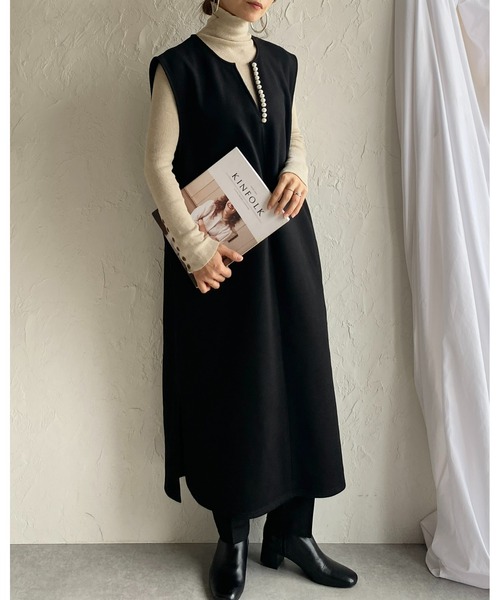 She's Closet(シーズクローゼット)の「裏起毛深Vネックパール付きジャンスカロングワンピース(ジャンパースカート・レディース・モカ/ブラック/チャコールグレー・FREE)」の18枚目の写真