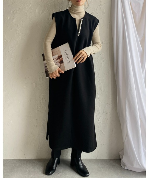 She's Closet(シーズクローゼット)の「裏起毛深Vネックパール付きジャンスカロングワンピース(ジャンパースカート・レディース・モカ/ブラック/チャコールグレー・FREE)」の5枚目の写真