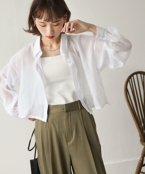 Chillfar(チルファー)の「ショート丈シアーシャツ(シャツ/ブラウス・レディース・ホワイト/グリーン/ピンク/ブルー/ブラック/グレイッシュベージュ・MEDIUM/LARGE)」の2枚目の写真