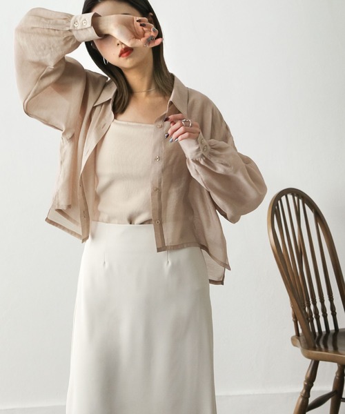 Chillfar(チルファー)の「ショート丈シアーシャツ(シャツ/ブラウス・レディース・ホワイト/グリーン/ピンク/ブルー/ブラック/グレイッシュベージュ・MEDIUM/LARGE)」の4枚目の写真