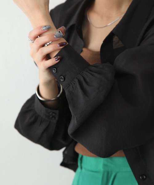 Chillfar(チルファー)の「ショート丈シアーシャツ(シャツ/ブラウス・レディース・ホワイト/グリーン/ピンク/ブルー/ブラック/グレイッシュベージュ・MEDIUM/LARGE)」の15枚目の写真