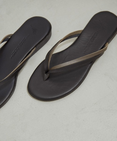 NICOLAS LAINAS(ニコラスライナス)の「【NICOLAS LAINAS(ニコラスライナス)】コンフォートソールトングサンダル(サンダル・レディース・ブラック系その他/ブラウン系その他/ベージュ系その他・36/37/38)」の2枚目の写真