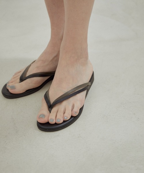 NICOLAS LAINAS(ニコラスライナス)の「【NICOLAS LAINAS(ニコラスライナス)】コンフォートソールトングサンダル(サンダル・レディース・ブラック系その他/ブラウン系その他/ベージュ系その他・36/37/38)」の5枚目の写真