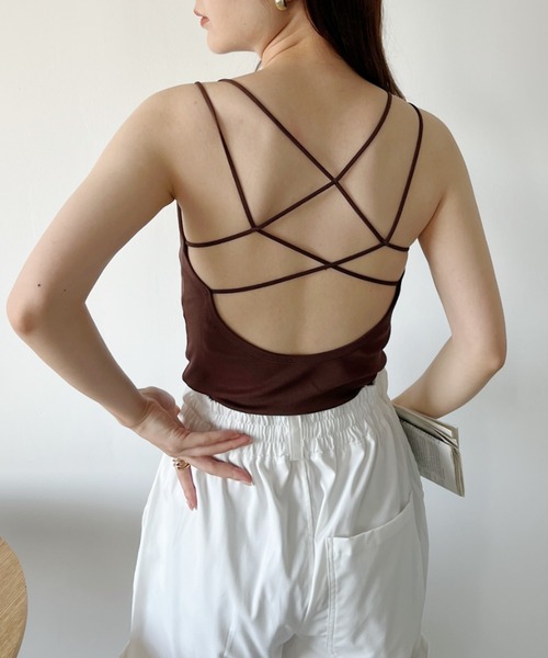 CLEA(クレア)の「カップ付き バッククロスストラップキャミインナー(キャミソール・レディース・ブラウン/グレー/ホワイト/ブラック・FREE)」の4枚目の写真