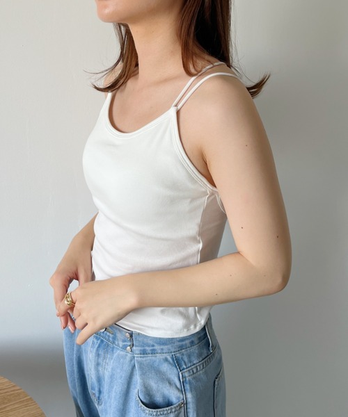 CLEA(クレア)の「カップ付き バッククロスストラップキャミインナー(キャミソール・レディース・ブラウン/グレー/ホワイト/ブラック・FREE)」の8枚目の写真